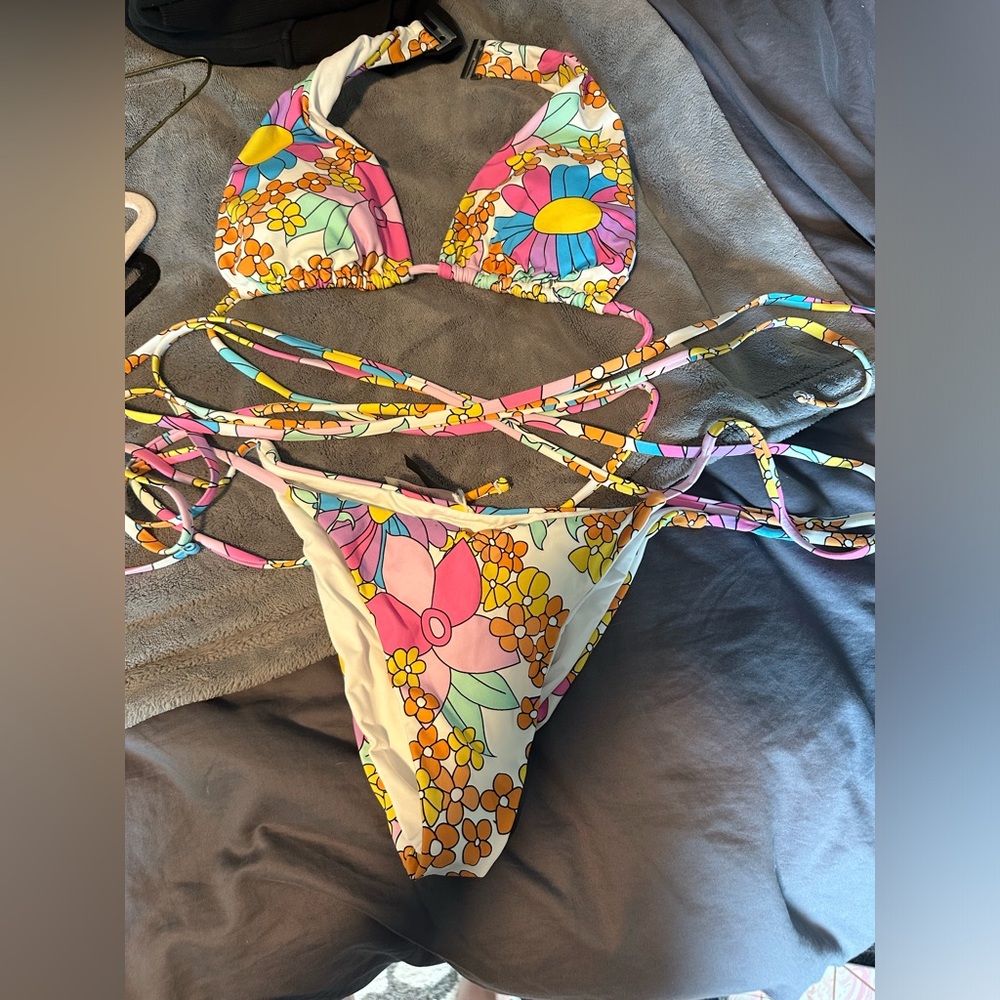 Vetchy floral bikini